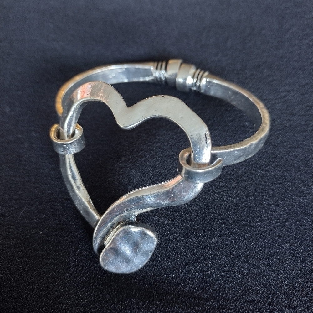 Artisan Crafted Nail Magnetic Heart Bangle